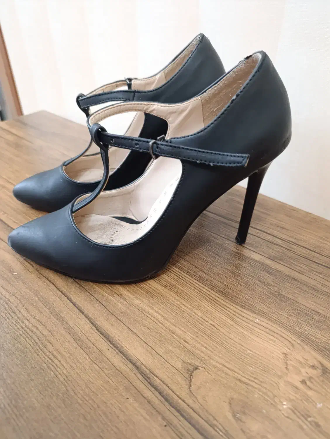 کفش پاشنه بلند|کیف، کفش، کمربند|اسکو, |دیوار