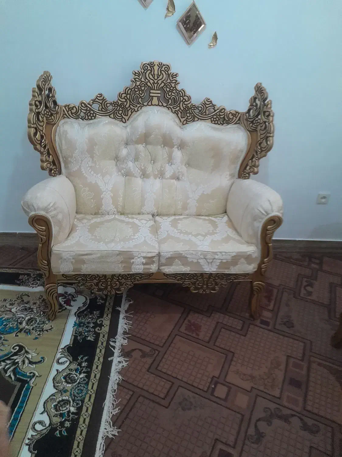 سلام مبل سلطنتی سالم بدون هیچ خراشی بفروش میرسه|مبلمان خانگی و میز عسلی|لردگان, |دیوار