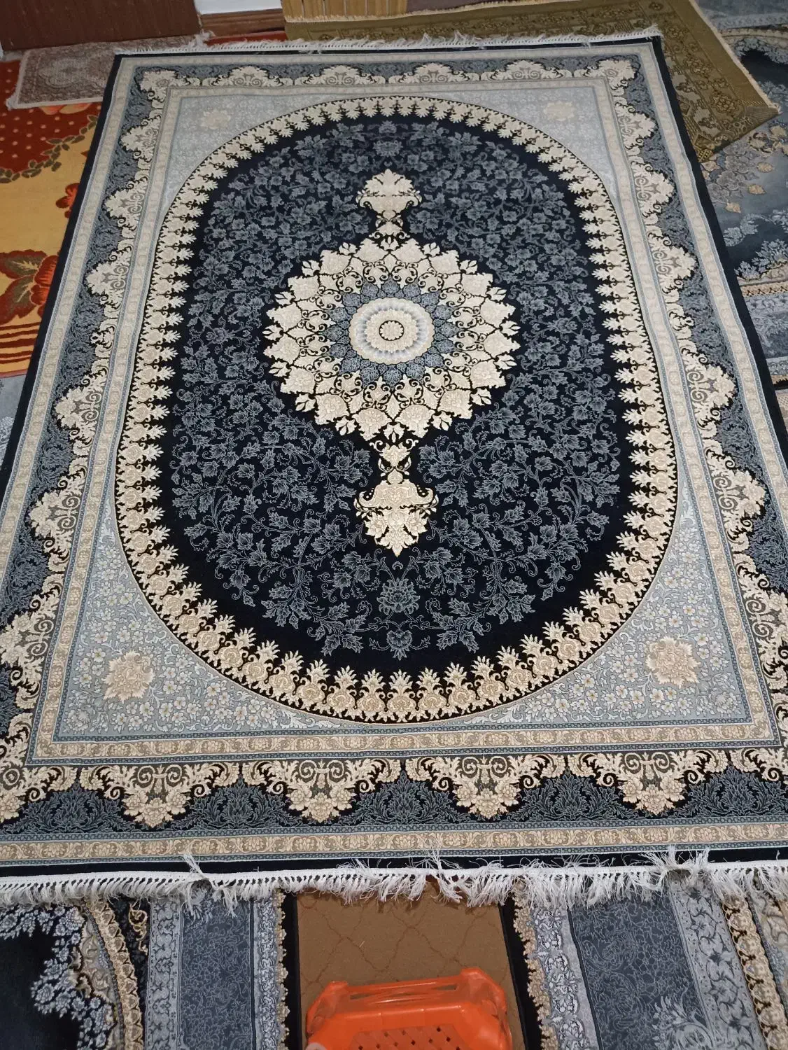 یک عدد فرش نگین مشهد نواست|فرش|چهارباغ, |دیوار