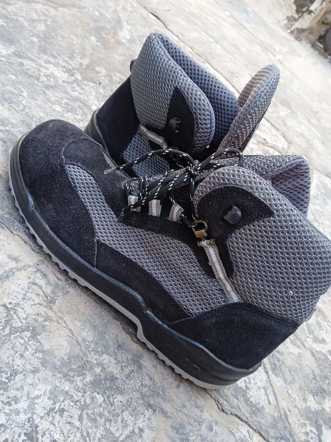 کفش ایمنی نو|کیف، کفش، کمربند|رباط‌کریم, رباط‌کریم|دیوار