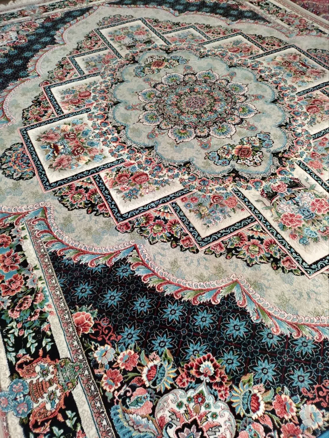 فرش سه در چهار کار کرده وسالم با قیمت مناسب|فرش|ارومیه, |دیوار
