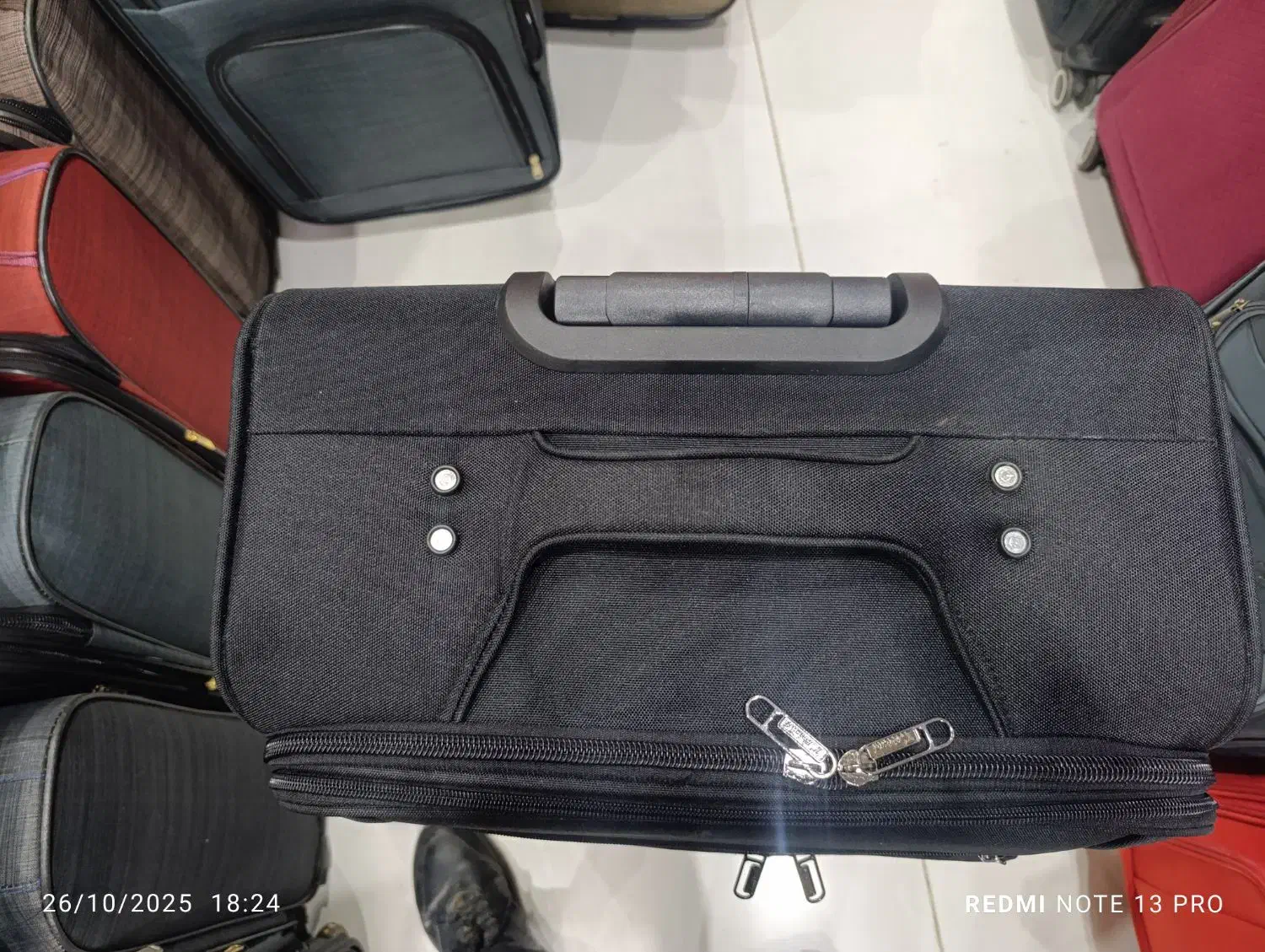 چمدان دانشجویی|کیف، کفش، کمربند|قم, زاویه|دیوار