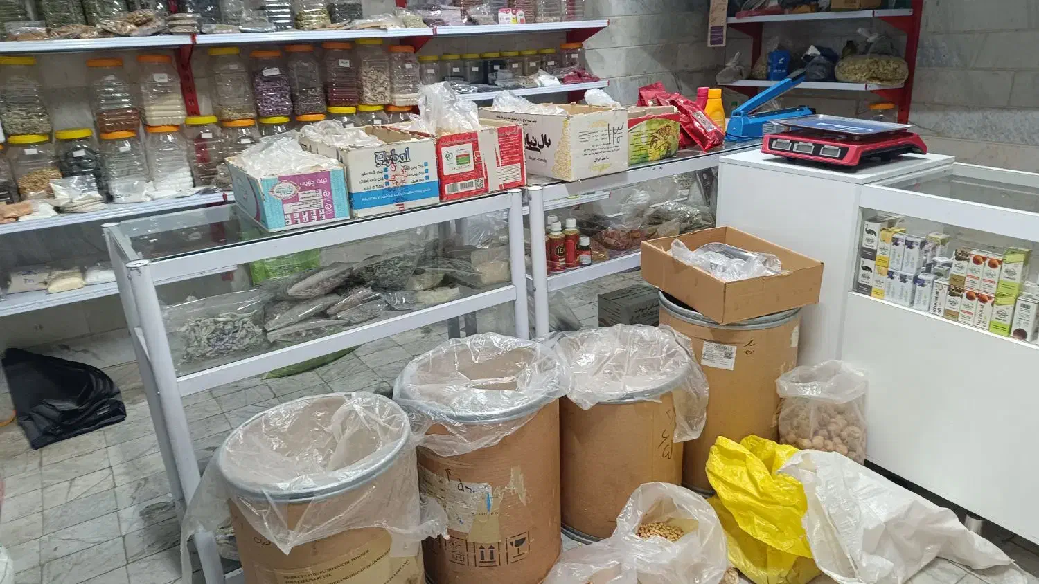 قفسه وویترین ومیز پیشخوان(دخل)|فروشگاه و مغازه|محمدیه-قزوین, |دیوار