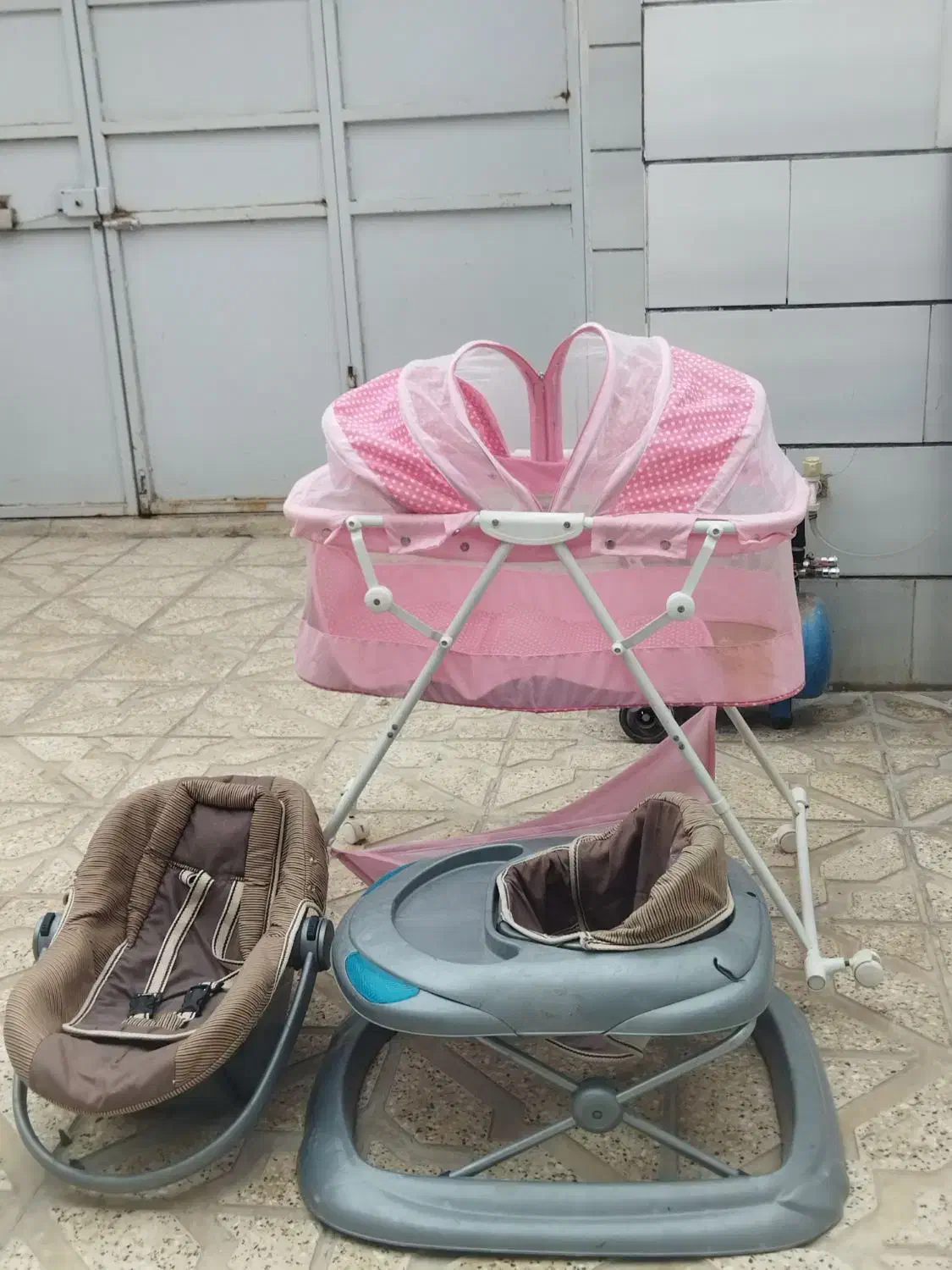 تخت  و کریر و روروئک|کالسکه و لوازم جانبی|بجنورد, |دیوار