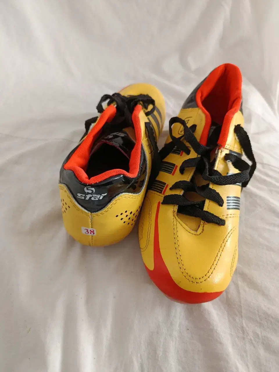 کفش فوتبالی|کیف، کفش، کمربند|دماوند, گیلاوند|دیوار