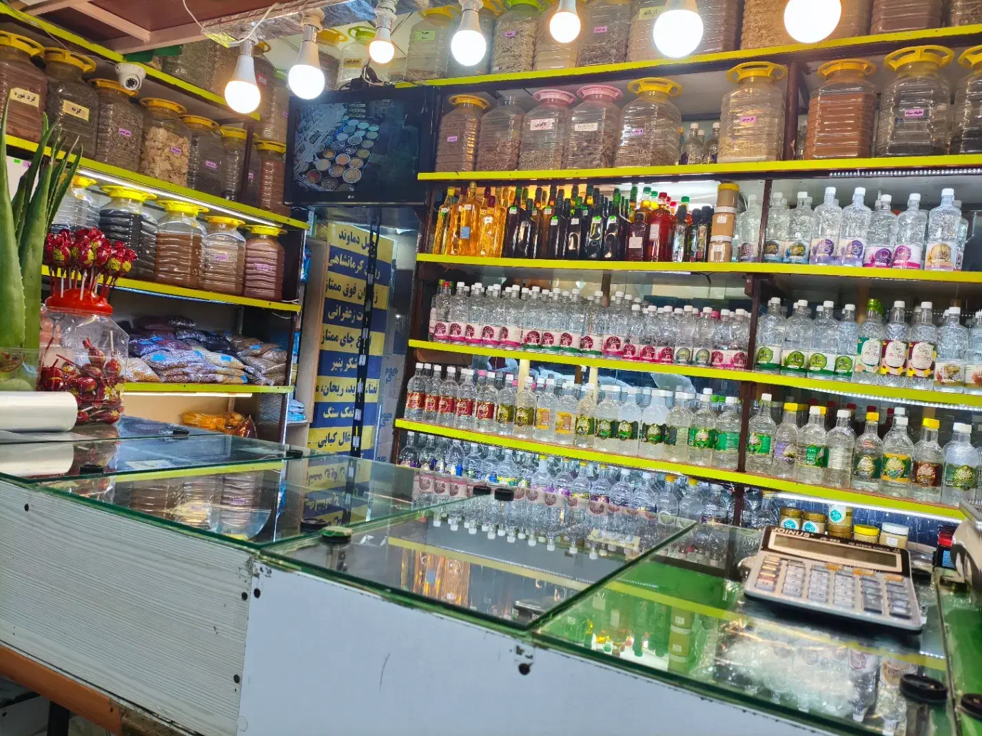 ترجیحا آقا یا خانم جهت کار در مغازه عطاری|استخدام خدمات فروشگاه و رستوران|بومهن, |دیوار