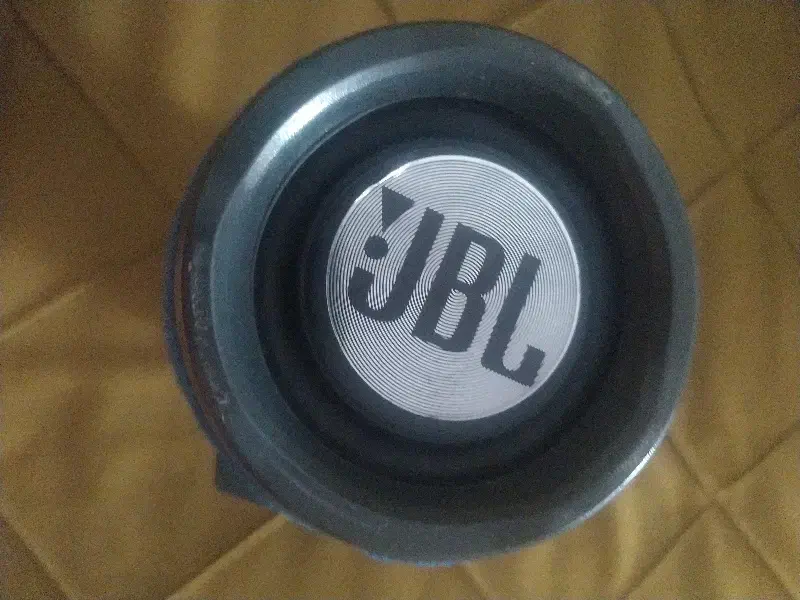 یک دستگاه اسپیکر JBL رنگ آبی|پخش‌کننده همراه|شاهرود, |دیوار