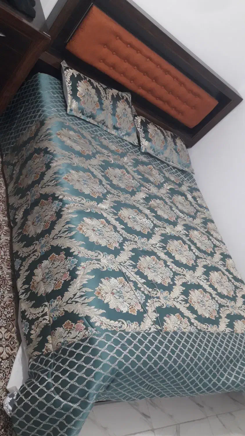 تخت دو نفره با کمد و آیینه وتشک|تخت و سرویس خواب|سنندج, |دیوار