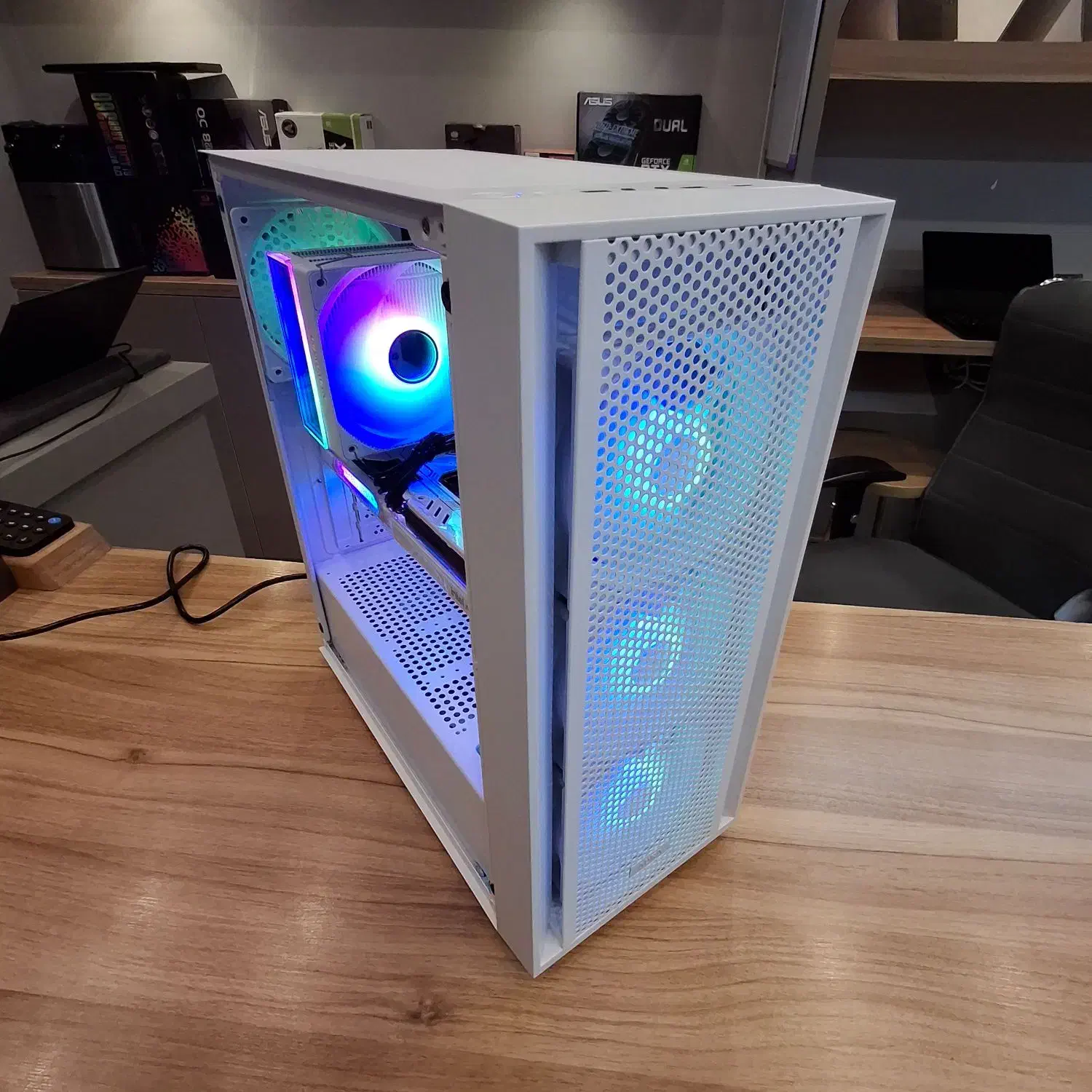 گیمینگ حرفه‌ای کمیاب گرافیک ۱۲ گیگ - اقساطی|رایانه رومیزی|قم, آلوچو|دیوار