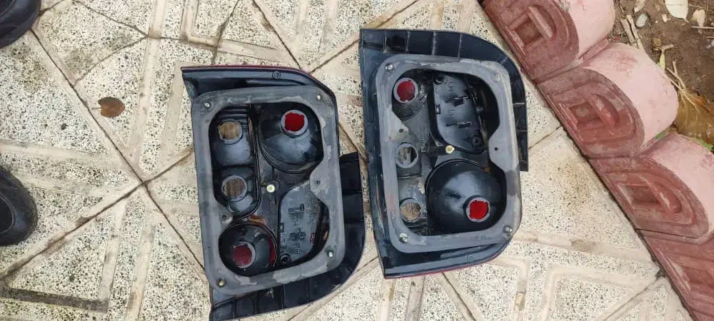 چراغ عقب فابریک۱۳۲ و آینه وسط|قطعات یدکی و لوازم جانبی|هشتگرد, هیو|دیوار