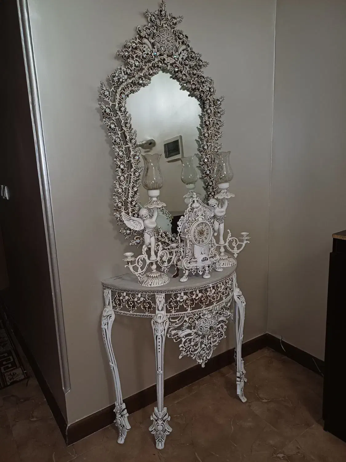 اینه و شمعدان|آینه|هشتگرد, فاز ۲ مهستان|دیوار