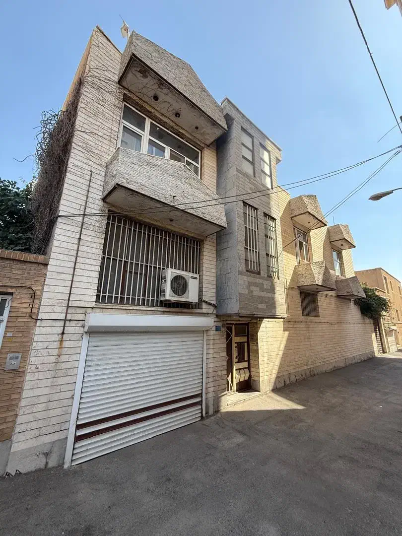 حیاط دو طبقه ۳۸۰متر،درکوی فیروز، چهاراه قطران|فروش خانه و ویلا|تبریز, |دیوار