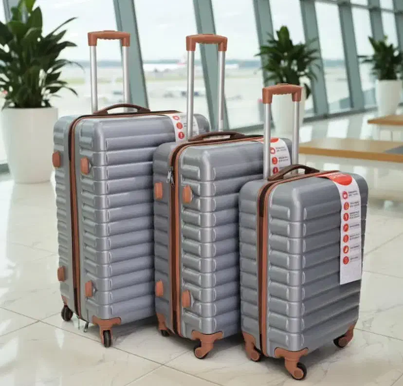 چمدان نشکن جهیزیه عروس کسا اصفهان چمدون کیف ساک|کیف، کفش، کمربند|اصفهان, شهشهان|دیوار