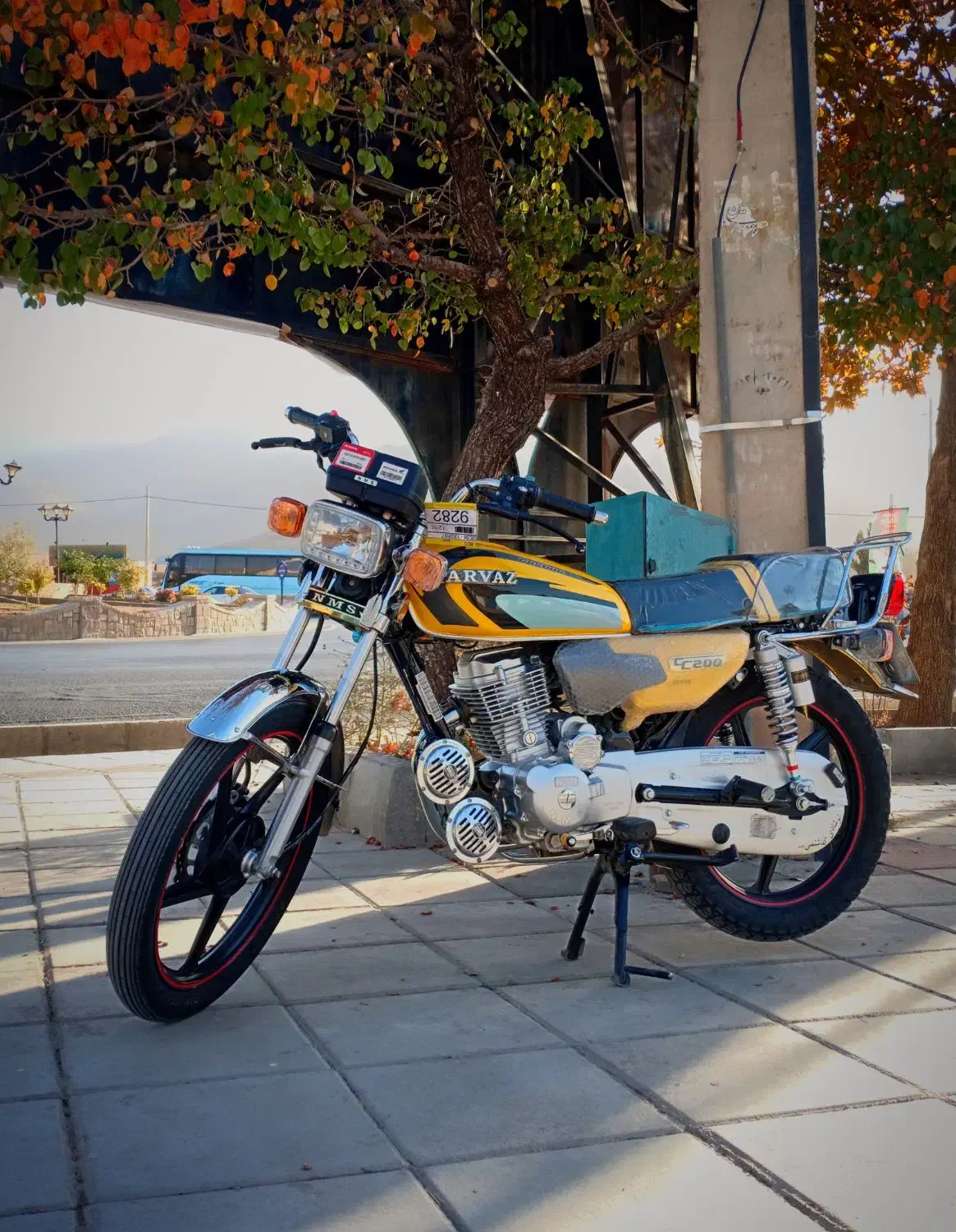 هندا۲۰۰ ۱۴۰۲ عروسک|موتورسیکلت|تفرش, |دیوار