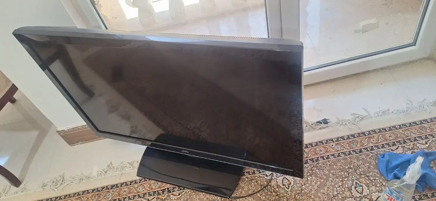 تلویزیون ال سی دی ۴۰ اینچ|تلویزیون و پروژکتور|قرچک, میرزائی جنوبی|دیوار
