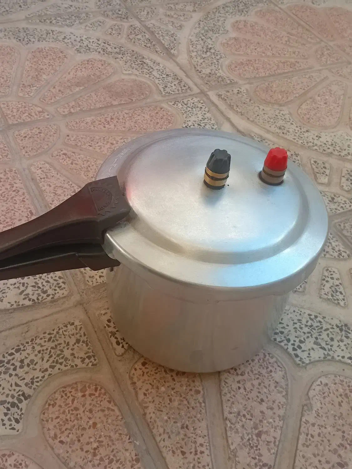 دیگ زودپز|ظروف پختوپز|دورود, |دیوار