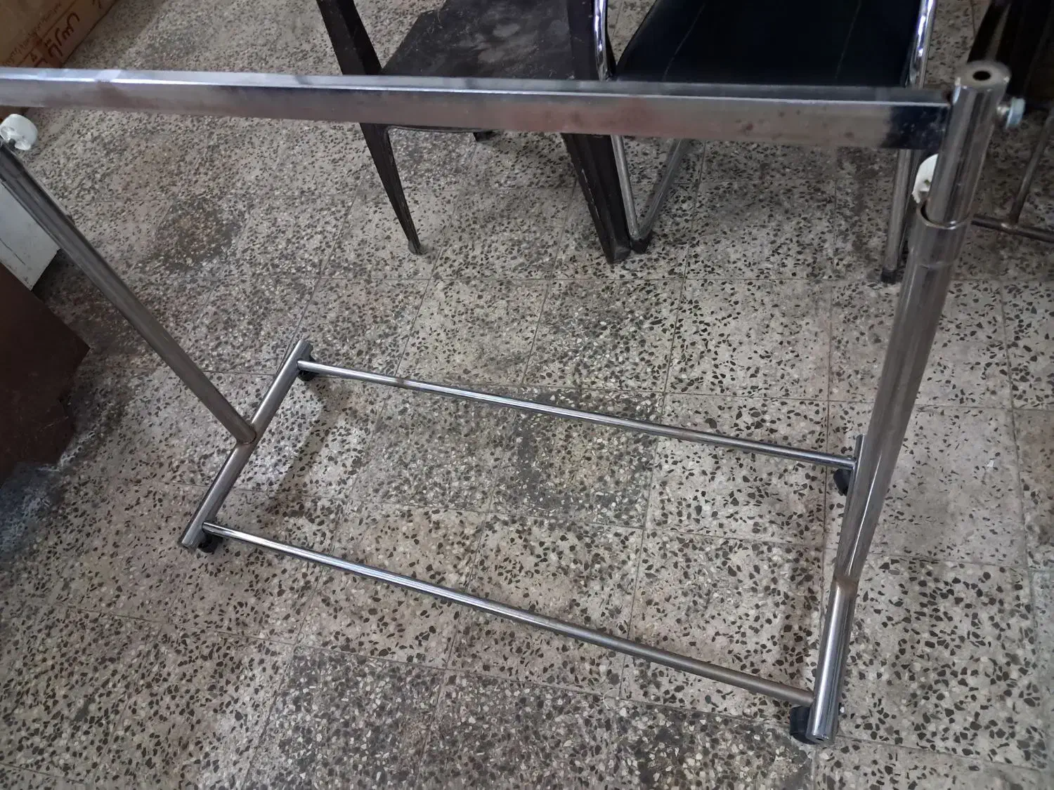 آویز لباس|بندرخت و رختآویز|رشت, شهرک شهید مفتح|دیوار