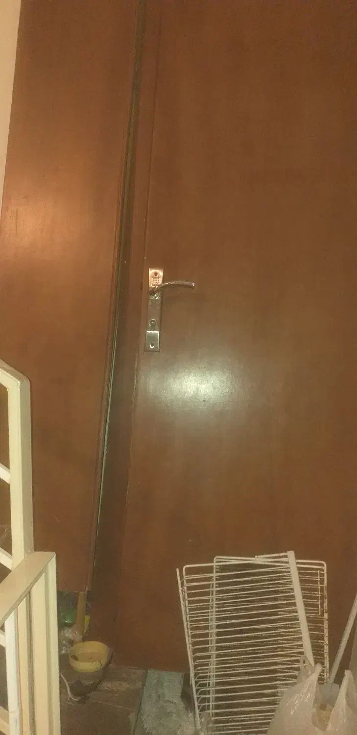 درب کاملا چوب وبسیار تمیز همراه با چارچوب آهنی|مصالح و تجهیزات ساختمان|دامغان, |دیوار