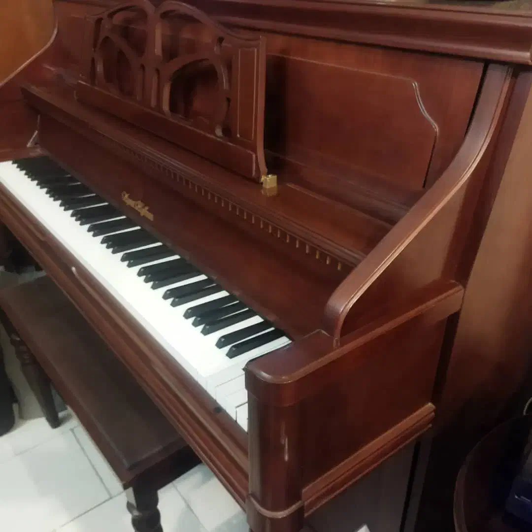 پیانو آکوستیک آگوست هافمن|پیانو، کیبورد، آکاردئون|تهران, خواجه نصیر طوسی|دیوار