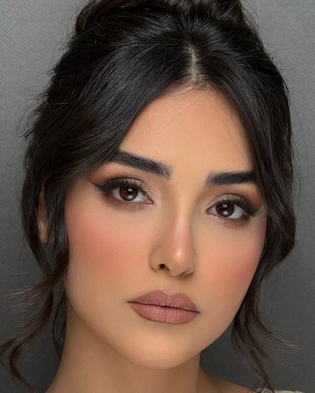 میکاپ و شینیون حرفه ای با هزینه ای منصفانه|خدمات آرایشگری و زیبایی|جیرفت, |دیوار