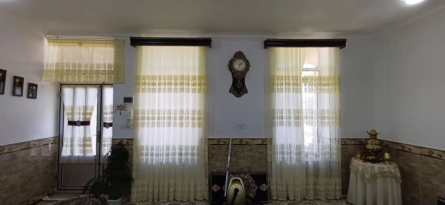 پرده و شال|پرده، رانر، رومیزی|صحنه, |دیوار