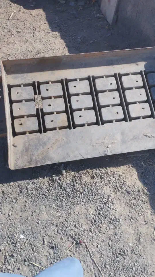 قالب هشت دستگاه بلوک زن|ماشینآلات صنعتی|زیرکوه, |دیوار