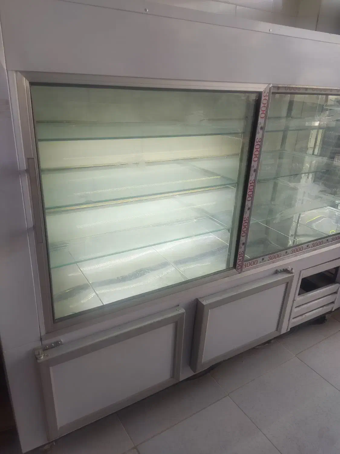 ویترین قنادی ولبنیاتی|فروشگاه و مغازه|کازرون, |دیوار