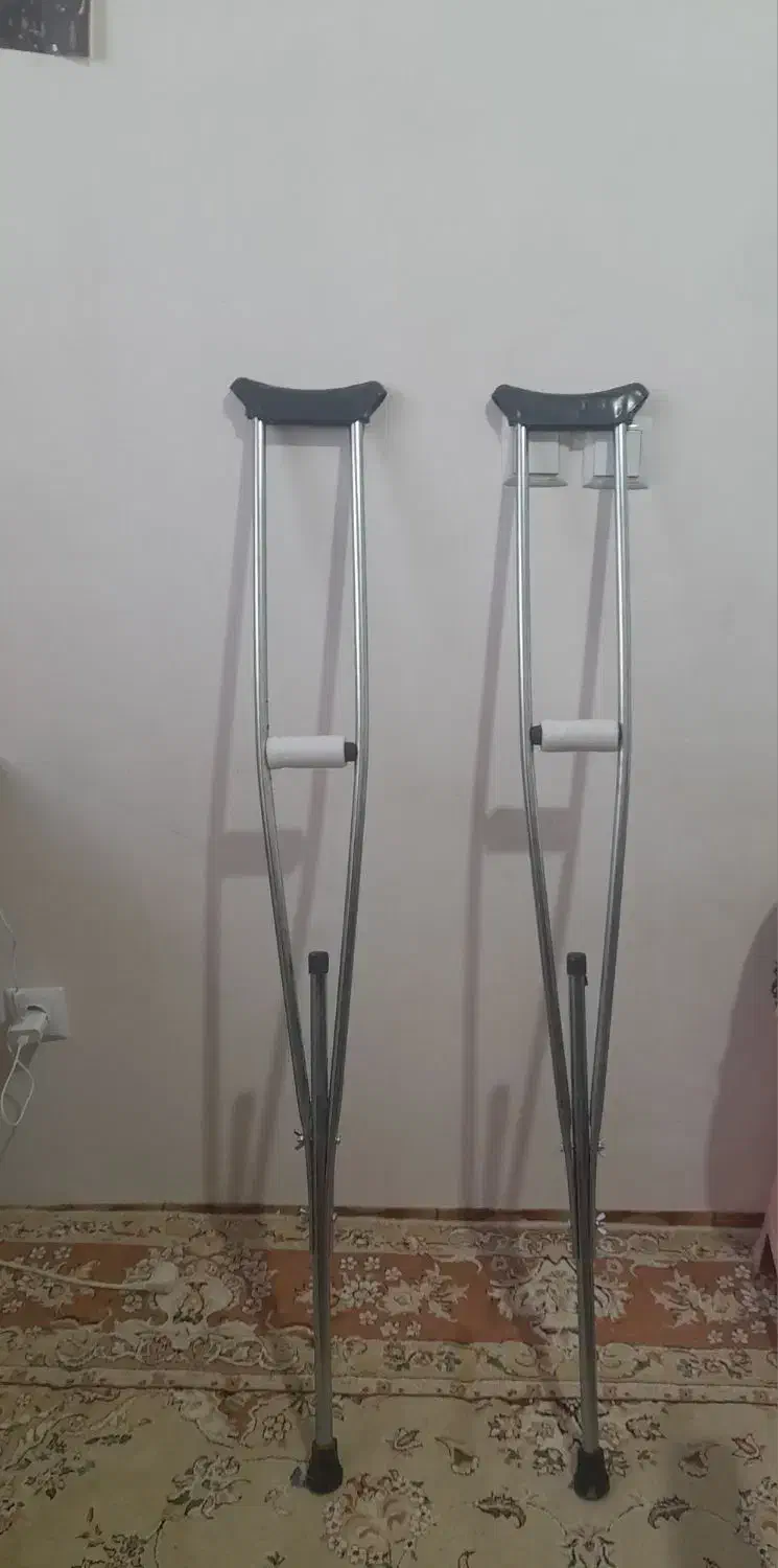 یک جفت عصا ی تازه|پزشکی|اردبیل, |دیوار