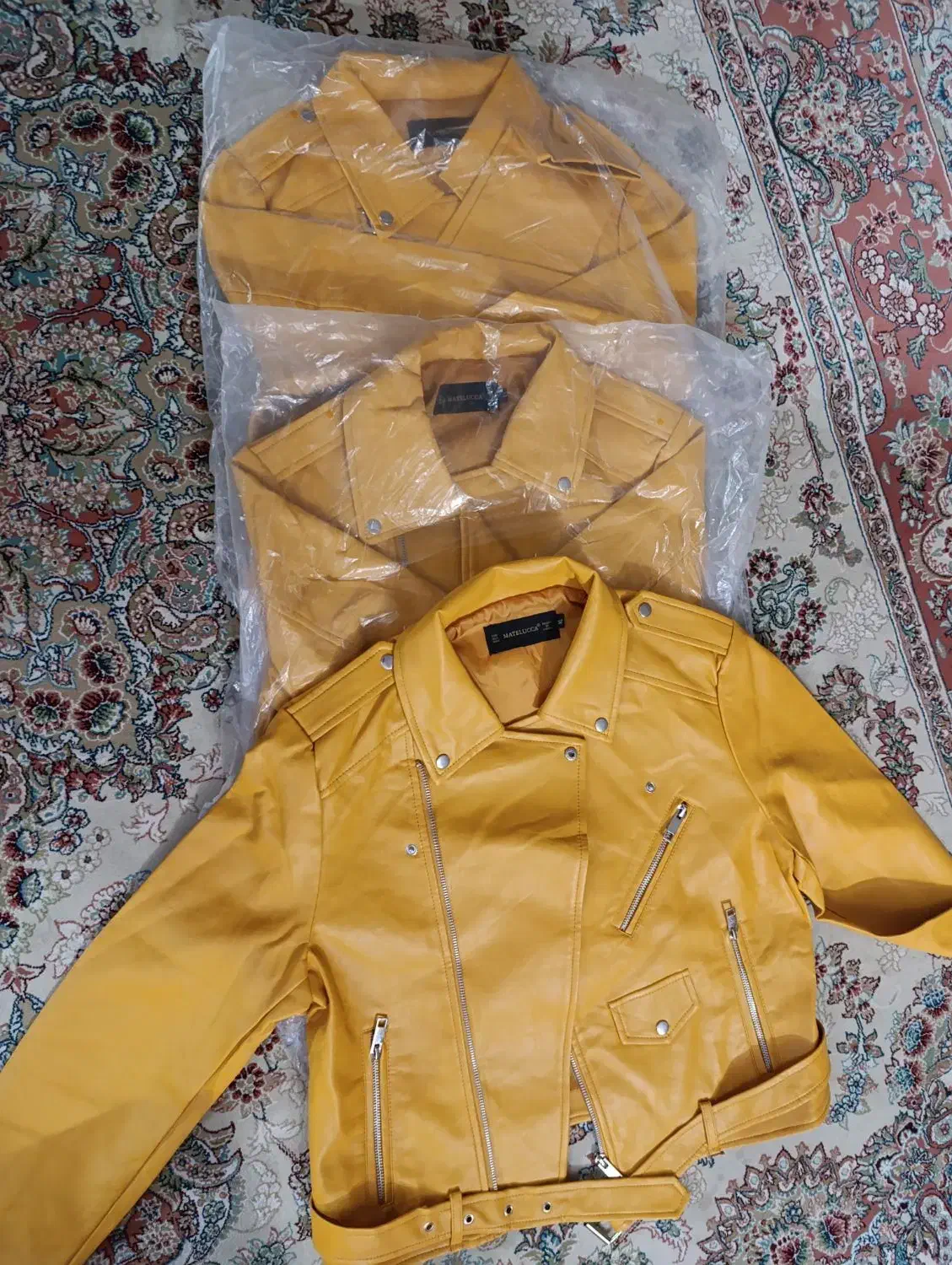 بافت|لباس|مشهد, فرهنگیان (شهرک غرب)|دیوار