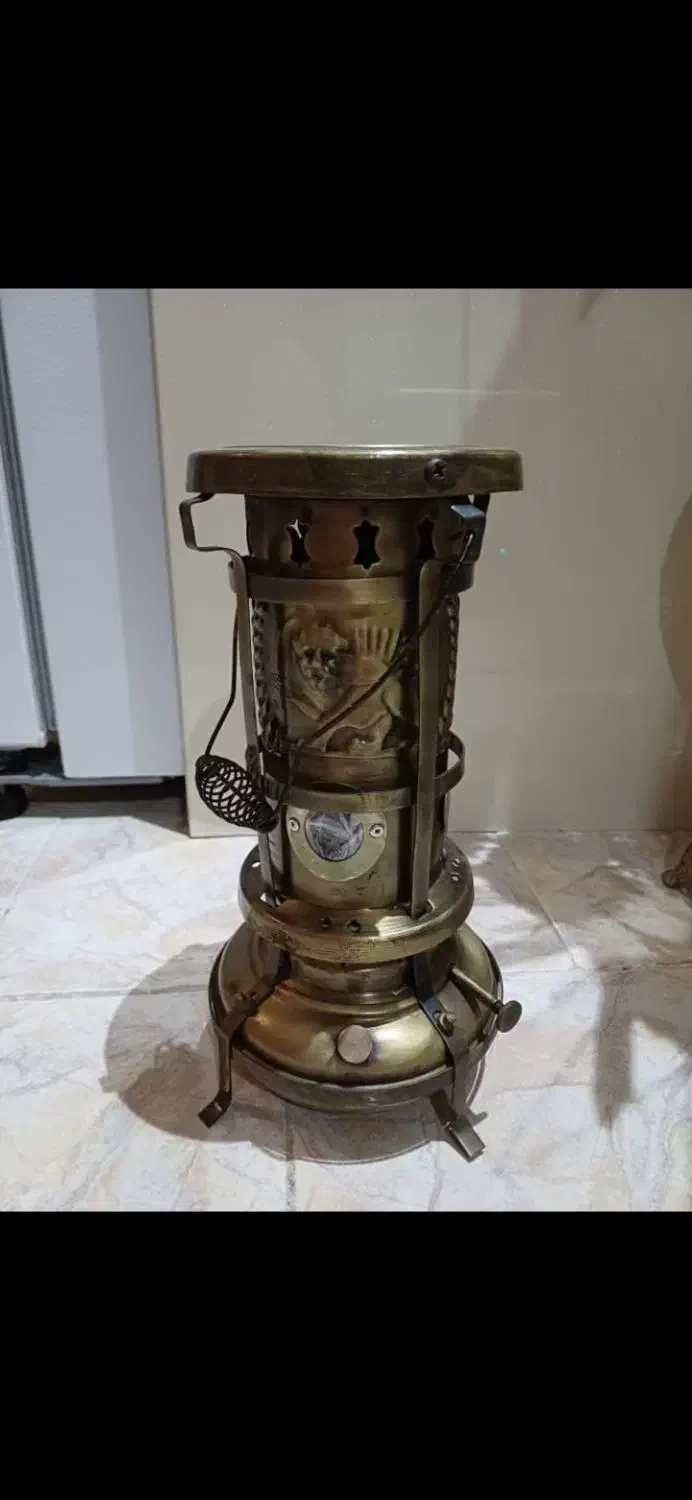 چراغ علاالدین نو نو|کلکسیون اشیاء عتیقه|اندیشه, اندیشه فاز ۱|دیوار