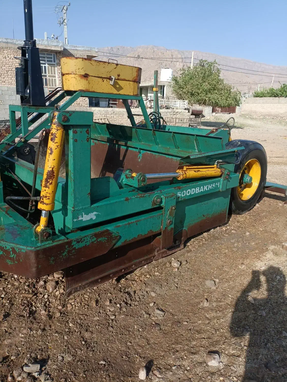 تراکتور نیوهلند اسکریپر و کمبینات|خودرو سنگین|صدرا-فارس, فاز ۱|دیوار