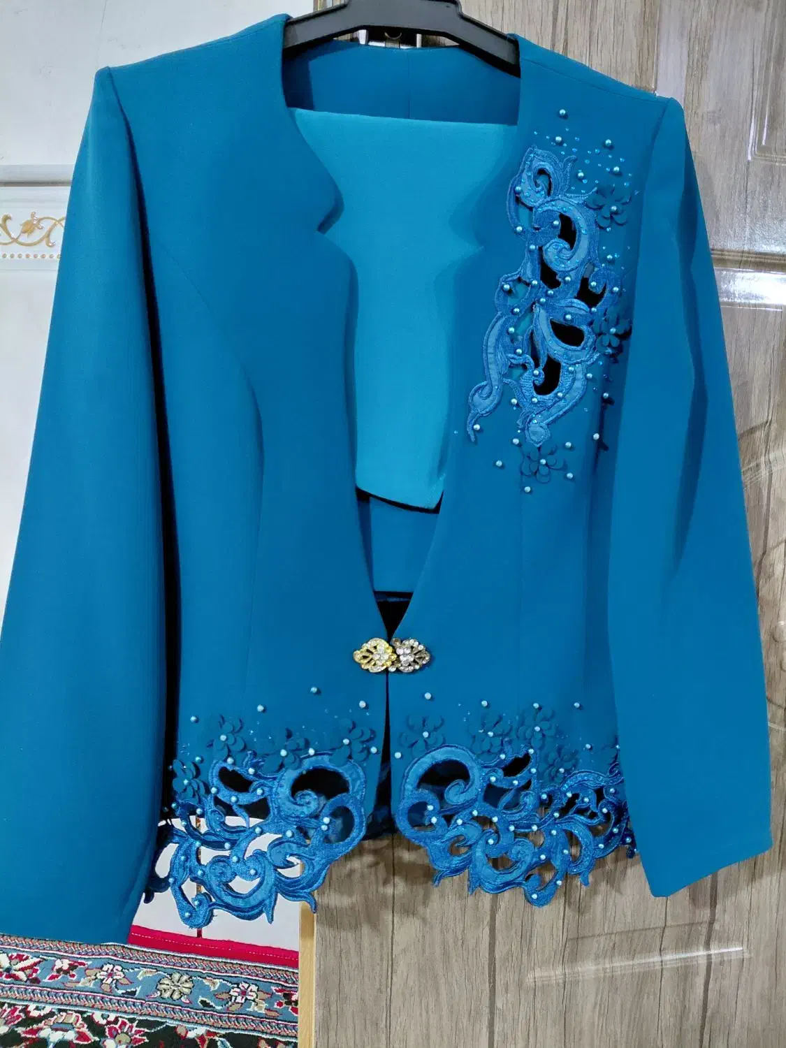 لباس|لباس|قم, شهر قائم|دیوار