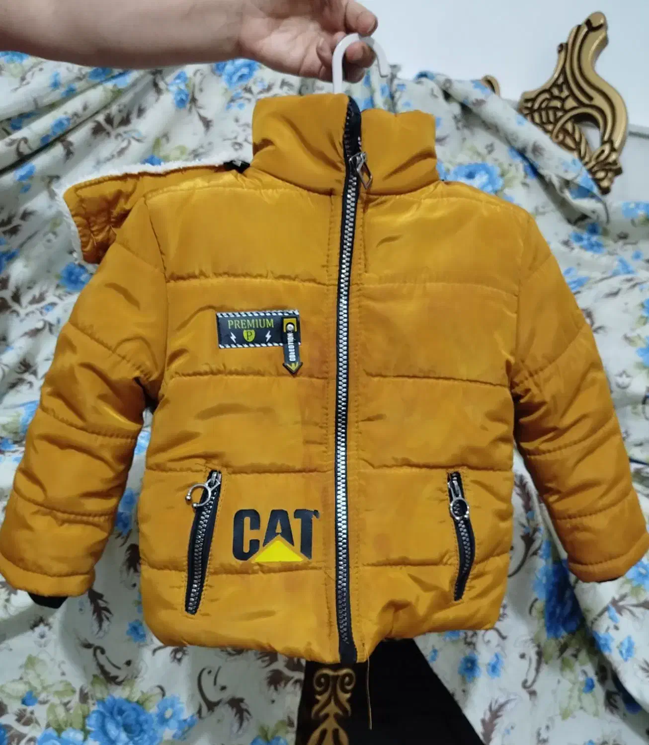 کاپشن بچگانه|کفش و لباس بچه|قم, قلعه کامکار|دیوار