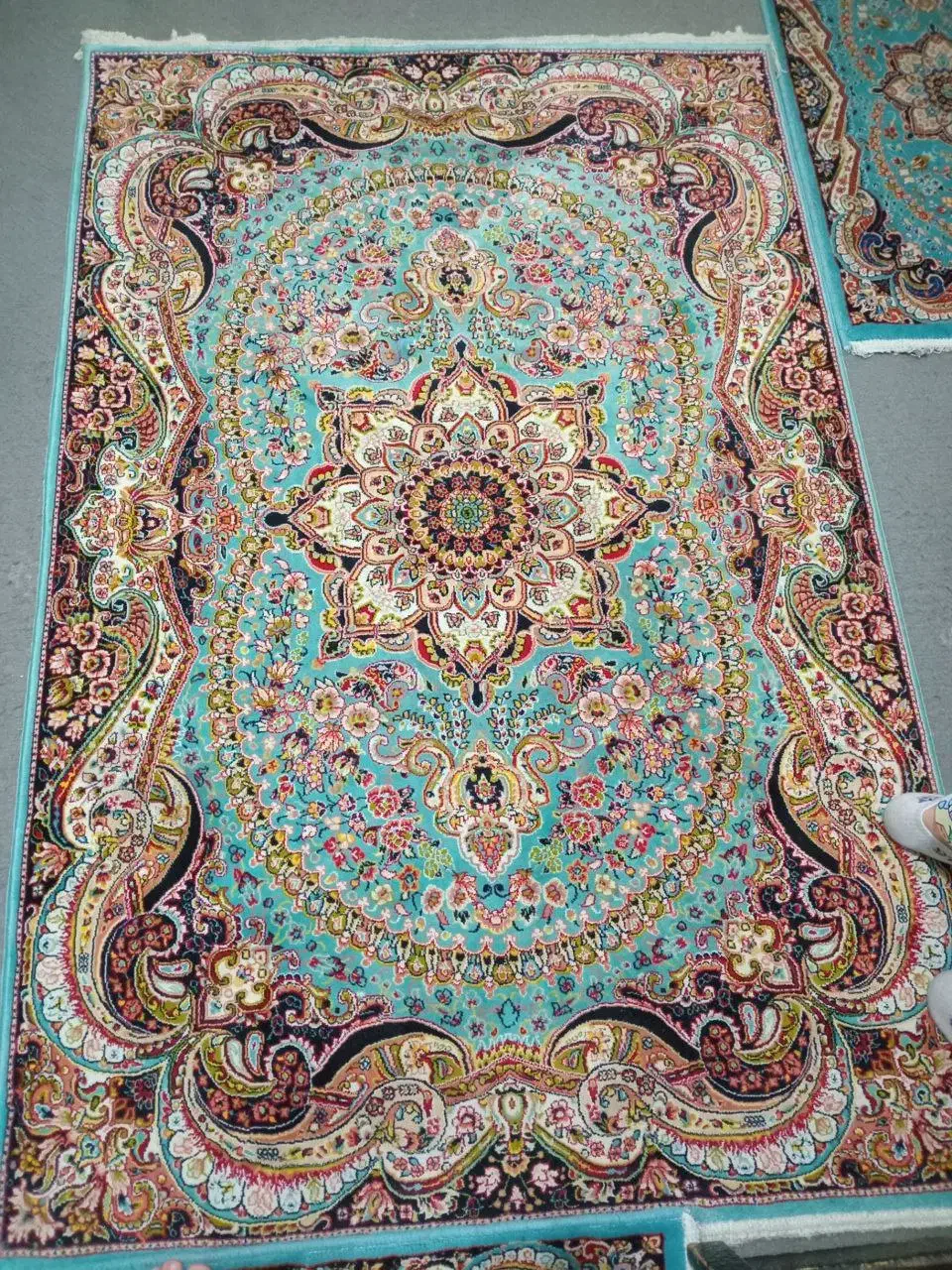 فرش یک در یک و نیم متری|فرش|رباط‌کریم, نصیرشهر|دیوار