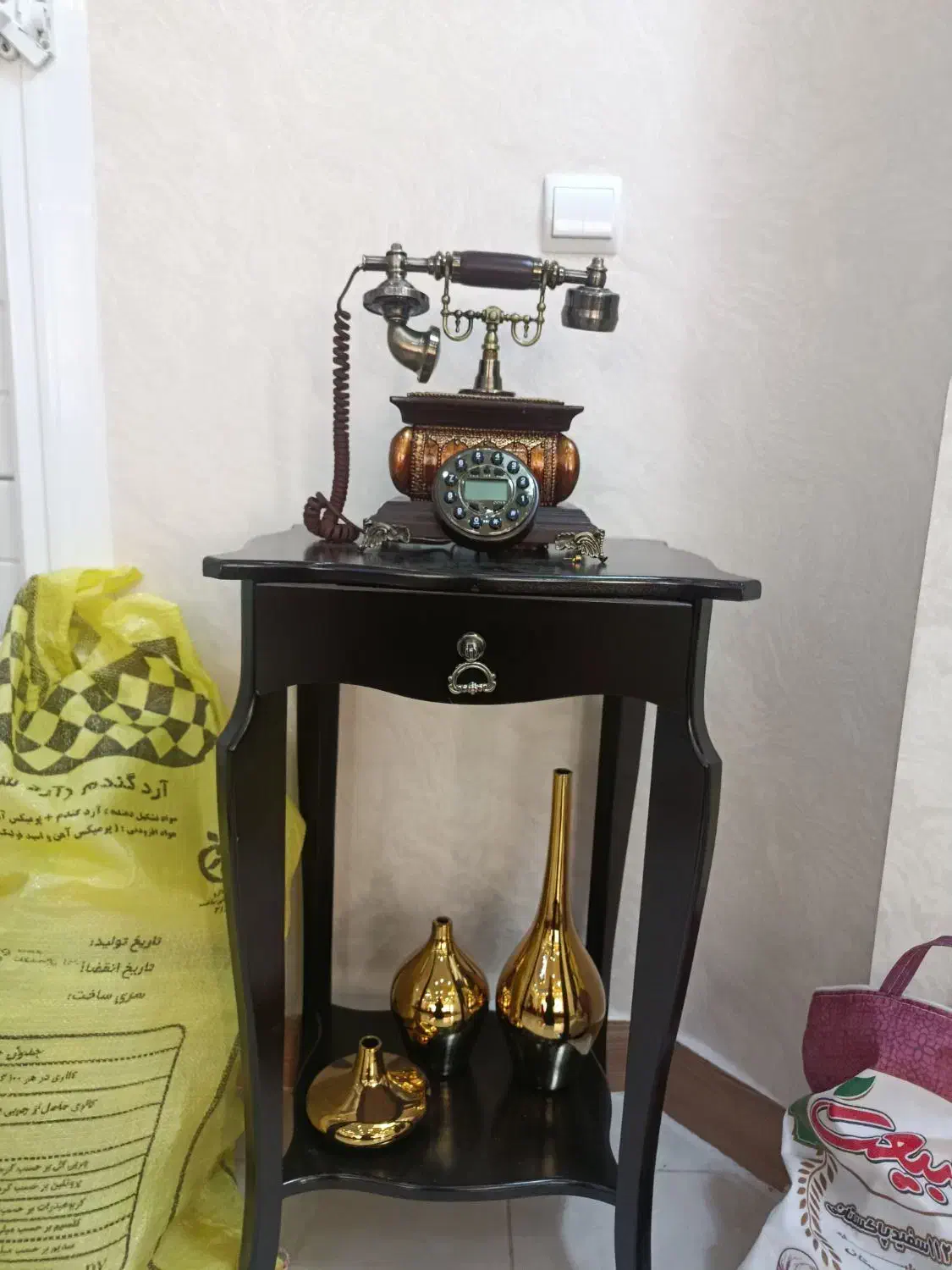 میز تلفن با تلفن هفت ملیون|میز تلفن|مراغه, |دیوار