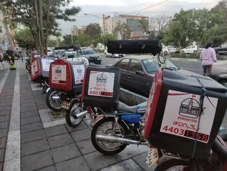 استخدام پیک موتوری برگرشاپ پر فروش|استخدام خدمات فروشگاه و رستوران|تهران, مهران|دیوار