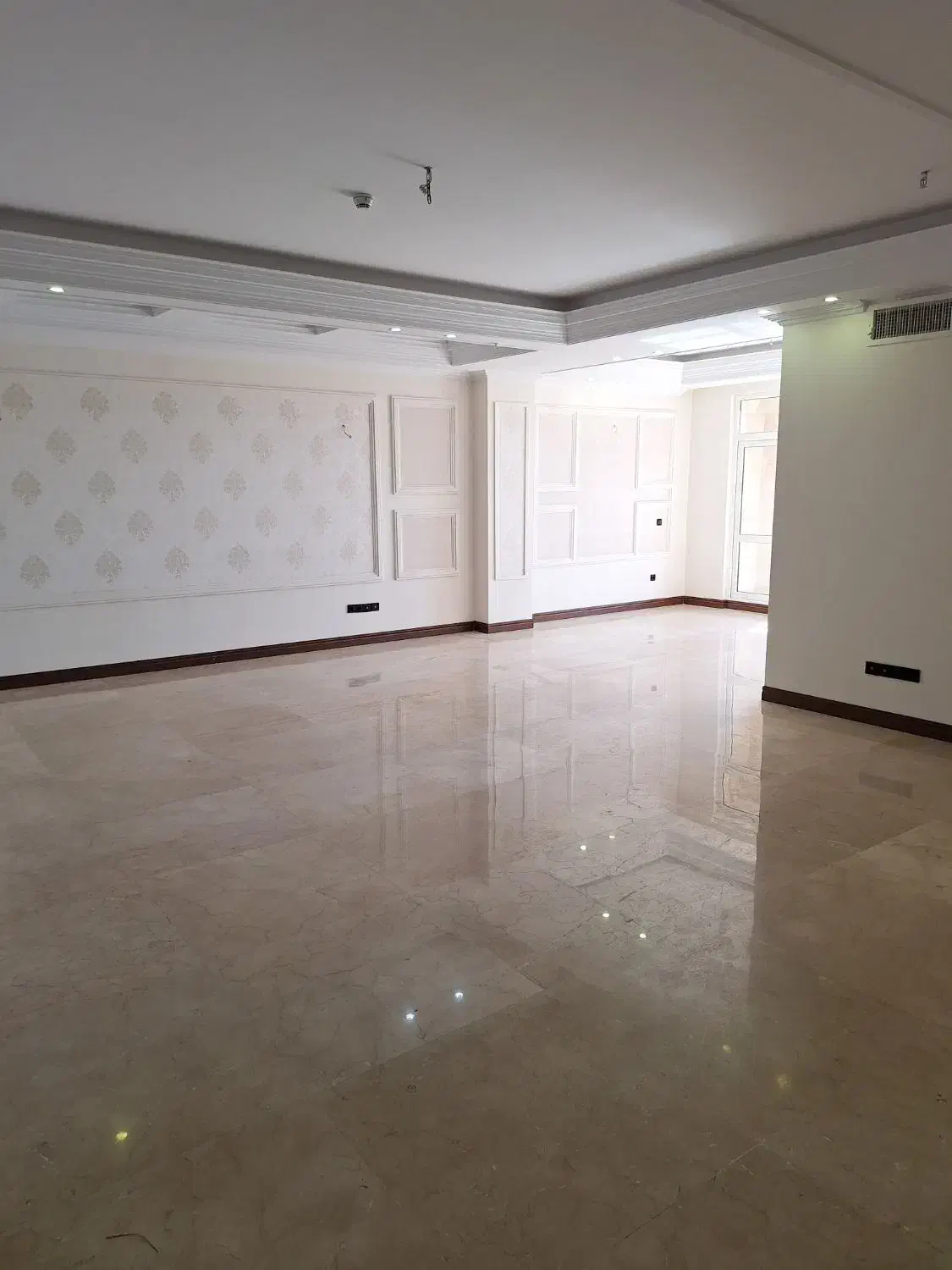 ۱۳۰ متر  دو خواب نوساز شهران جنوبی