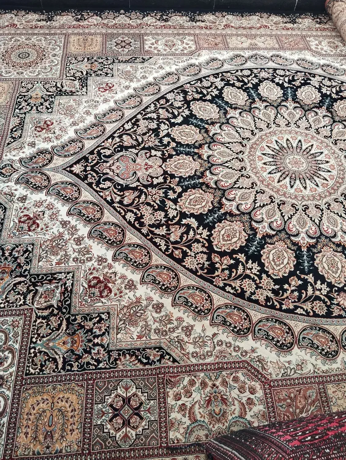 فرش 700شانه نخ ابریشم|فرش|فامنین, |دیوار