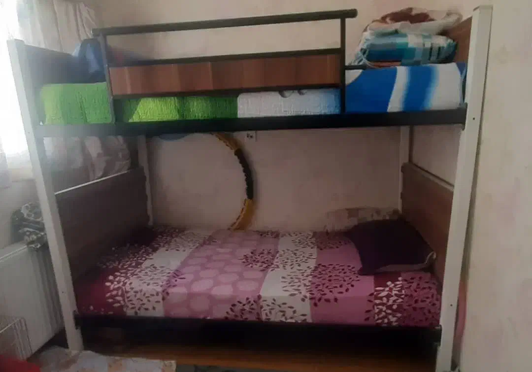 تخت دو طبقه|تخت و سرویس خواب|ری, جوانمرد قصاب|دیوار