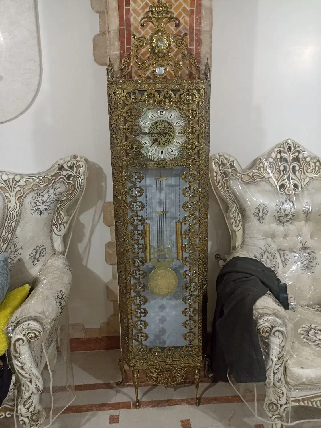 میز تلویزیون .ویترین.ساعت برنجی درحد نو|بوفه، ویترین، کنسول|نسیم‌شهر, |دیوار