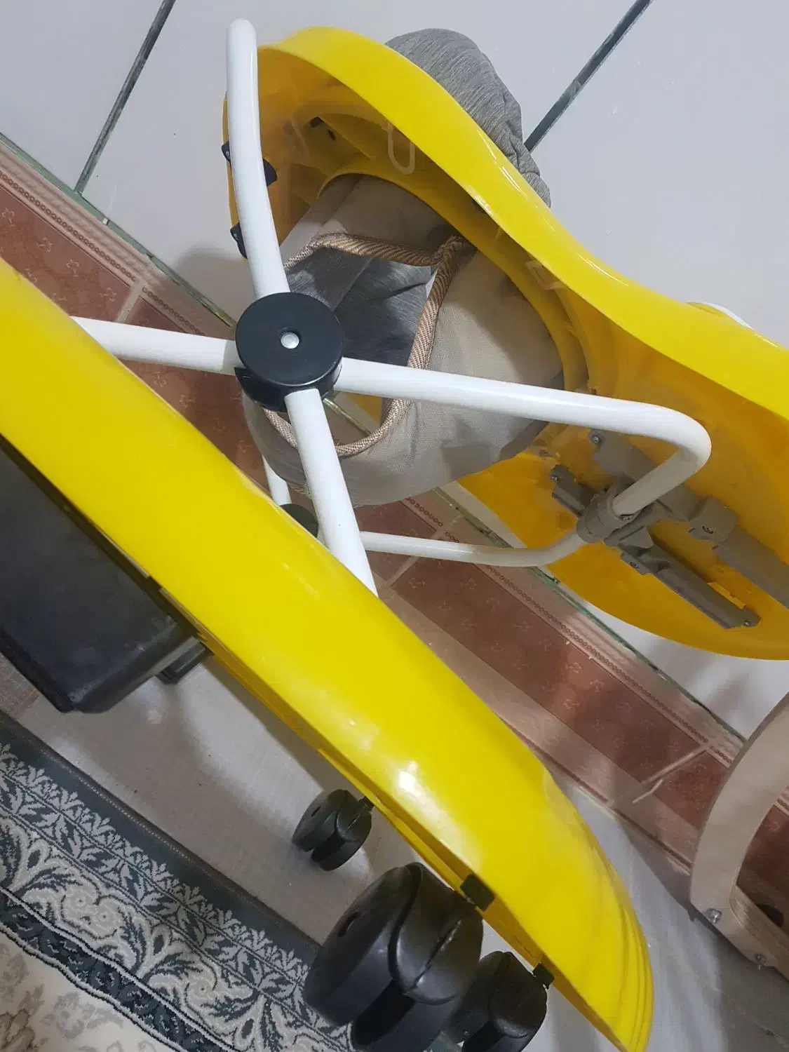 فروش گهواره روئروک و پشه بند در حد نو|تخت و صندلی بچه|فولادشهر, B8|دیوار