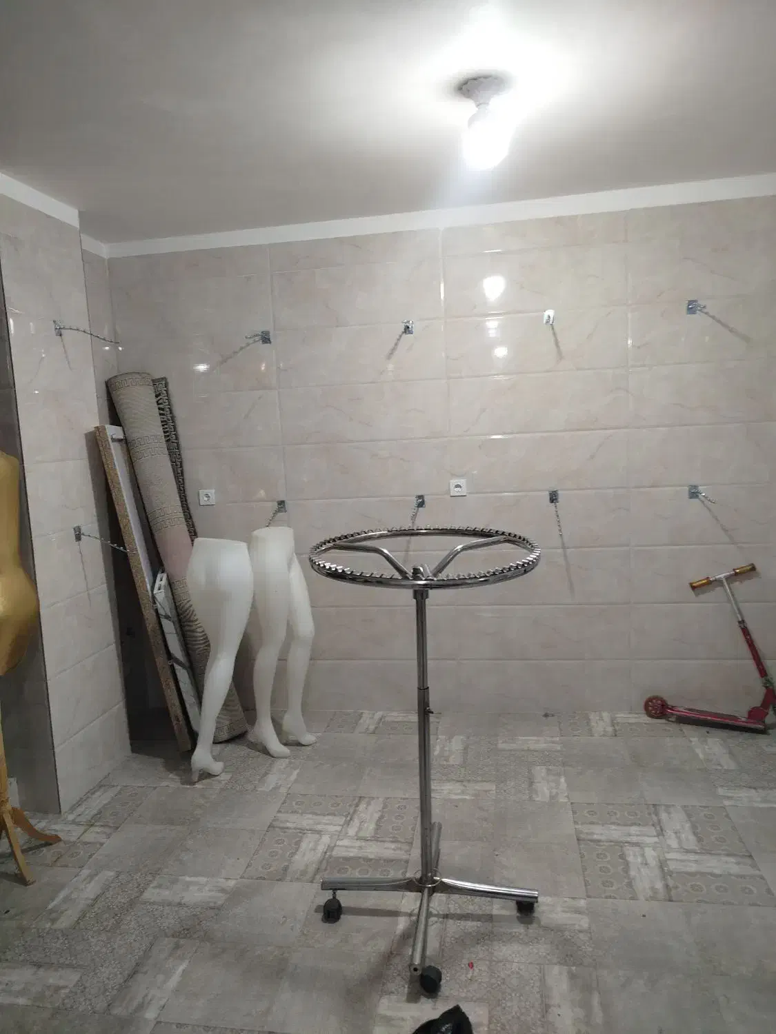 رگال و مانکن و چوب لباسی|فروشگاه و مغازه|سنندج, |دیوار