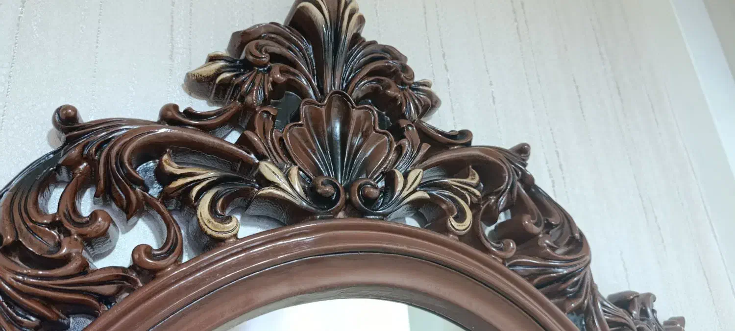 یک عدد آینه با میز آینه دیواری کاملا سالم|آینه|رشت, یخسازی|دیوار