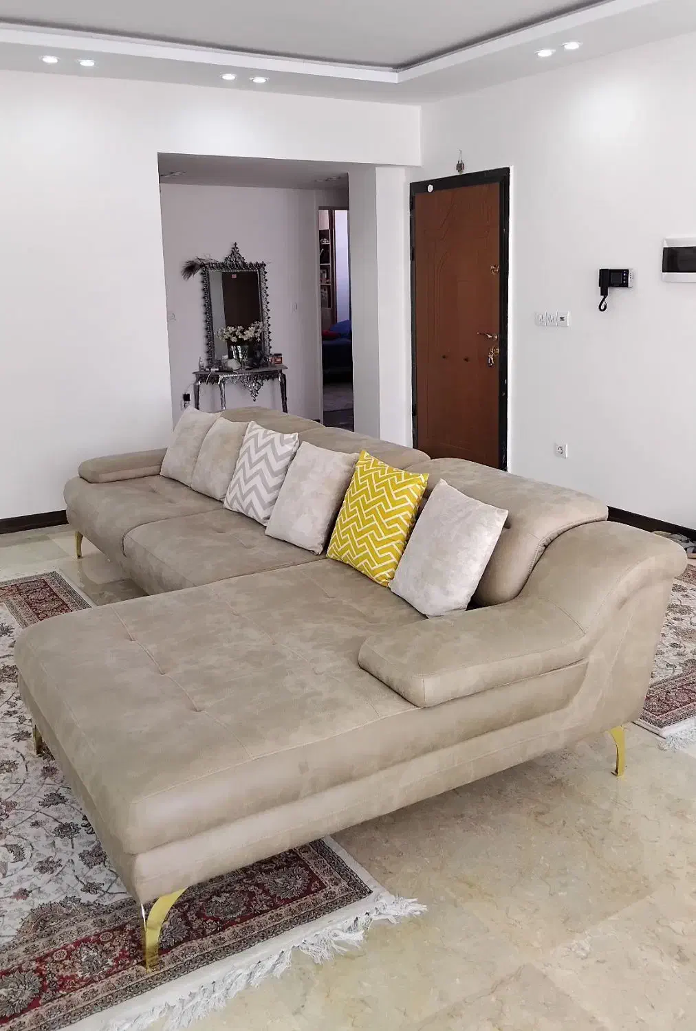 مبل راحتی ست جلو تلویزیون|مبلمان خانگی و میز عسلی|شاهینشهر, عطار|دیوار