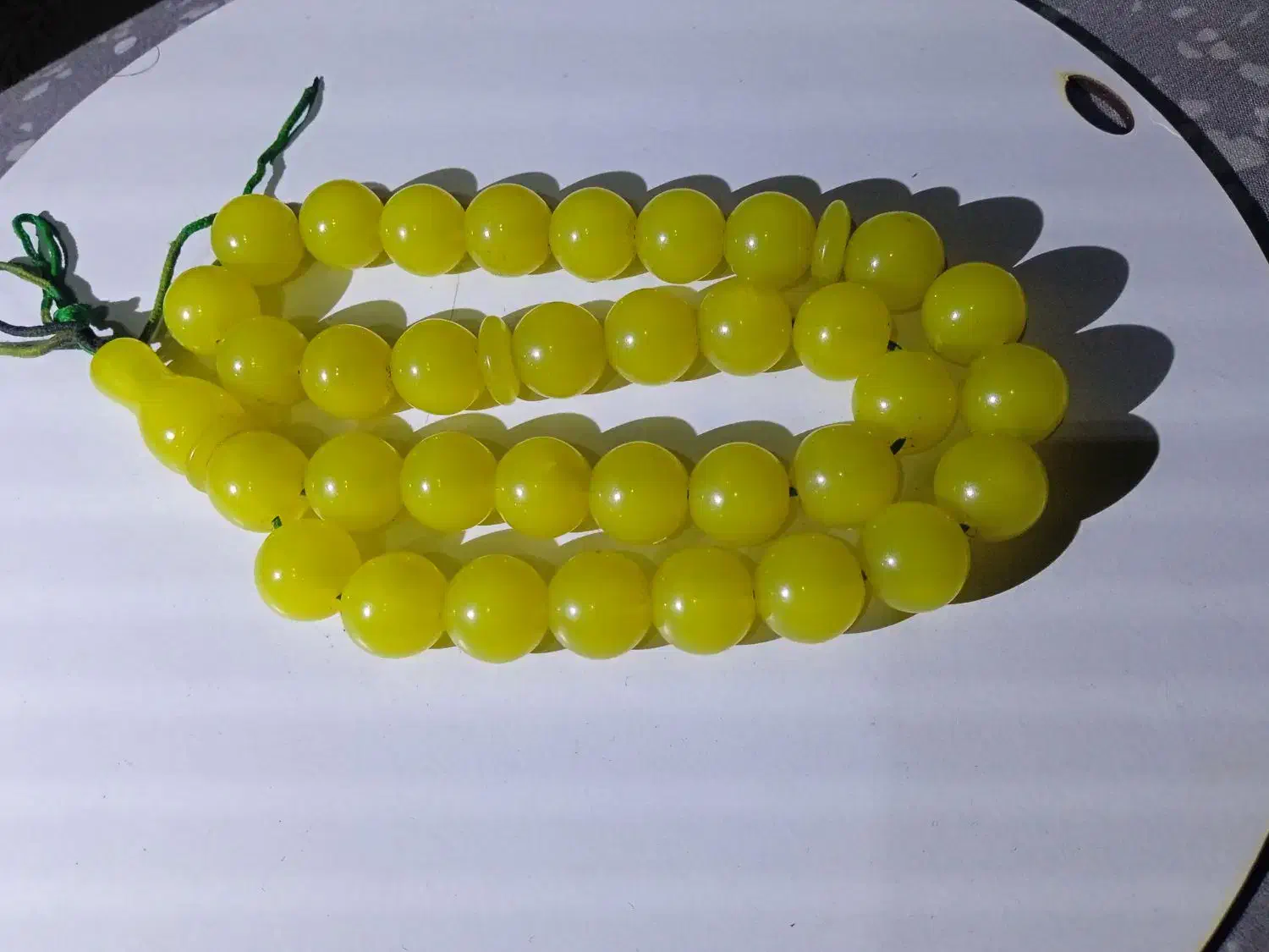 تسبیح سندلوس کهربا|کلکسیون اشیاء عتیقه|رشت, ترمینال|دیوار