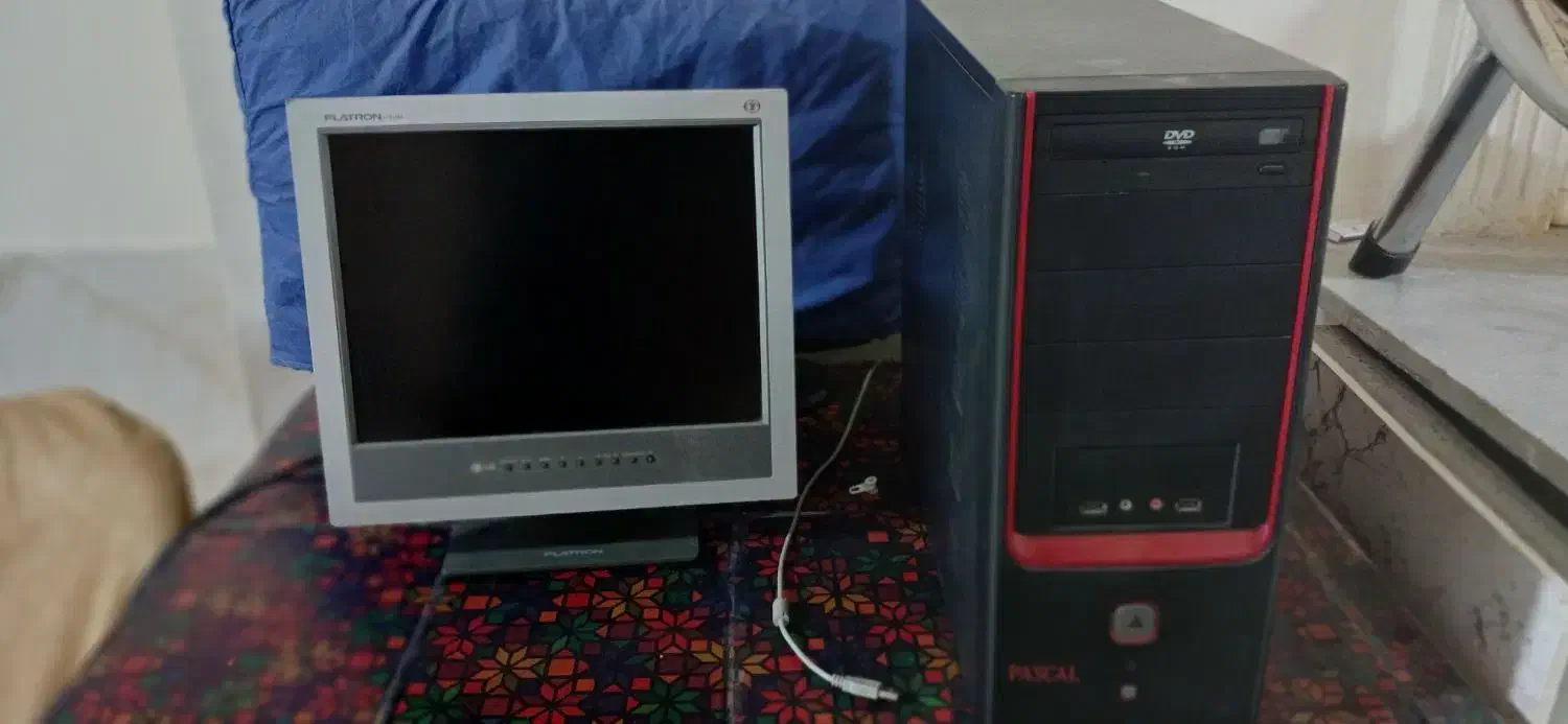 کامپیوتر و کیس قدیمی|رایانه رومیزی|همدان, |دیوار