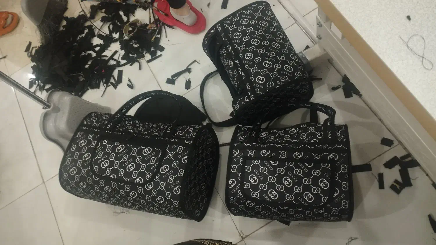 انواع کیف مسافرتی|کیف، کفش، کمربند|اهواز, منبع اب|دیوار