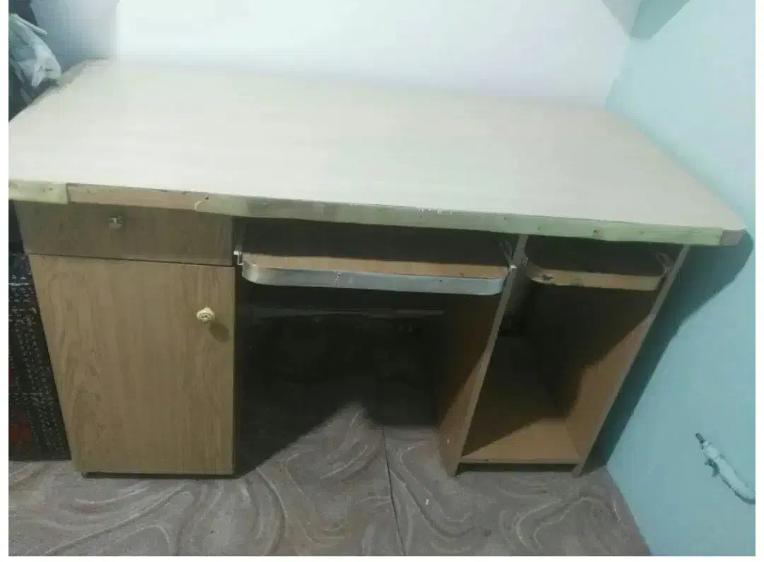 میز تحریر (میز کامپیوتر)|میز تحریر و کامپیوتر|گلبهار, شهر جدید گلبهار|دیوار