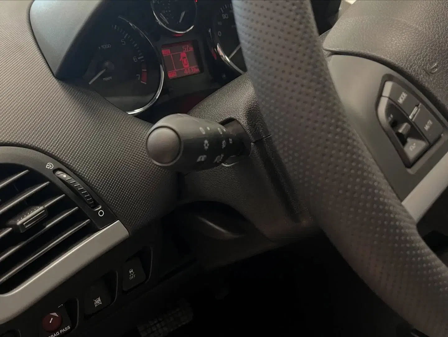 ۲۰۷ پانا / دنده / 1401|خودرو سواری و وانت|قم, باغ اشرافی|دیوار