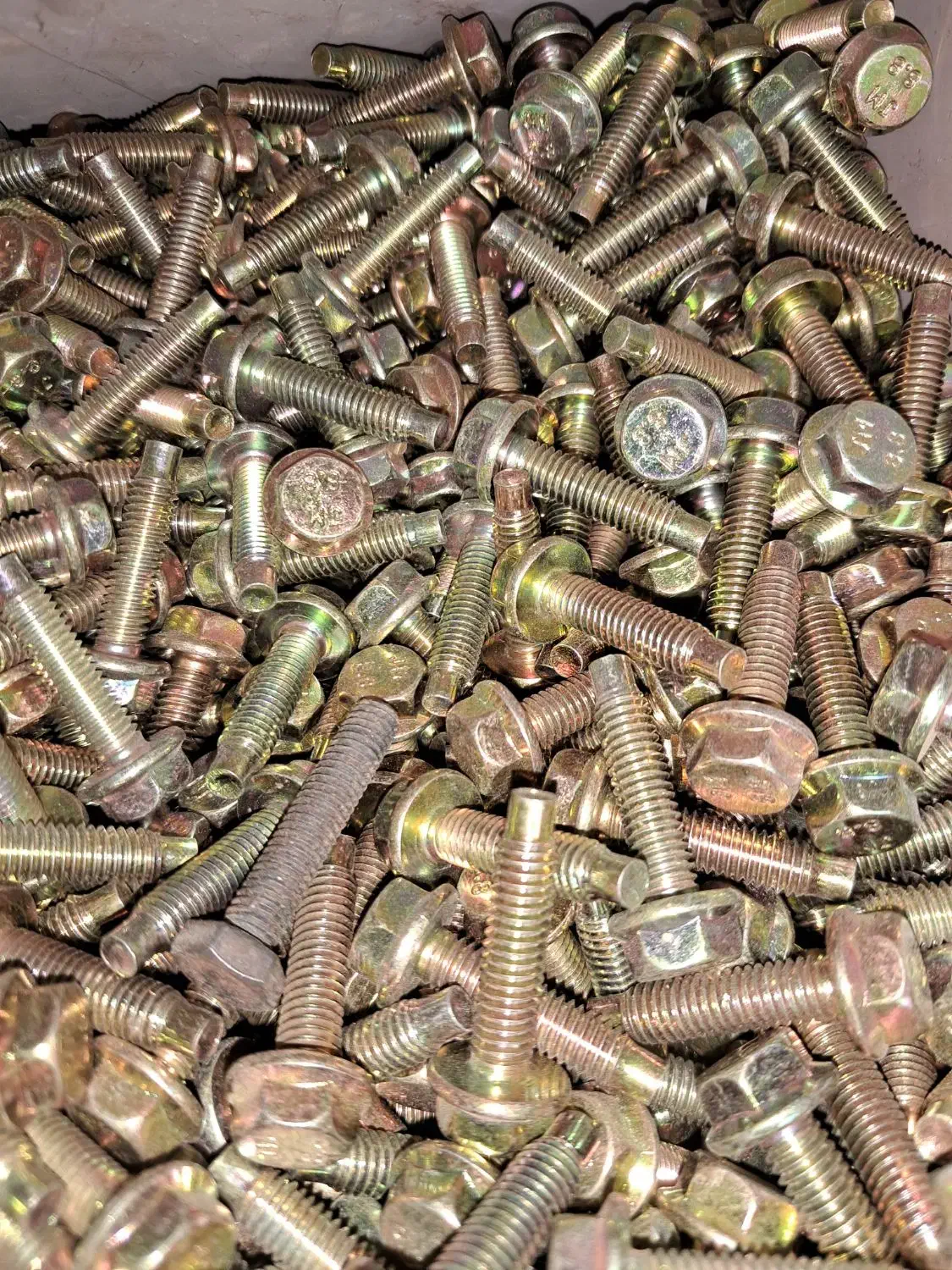 اگهی استخدام فروشنده پیچ و مهره|استخدام خدمات فروشگاه و رستوران|میناب, |دیوار